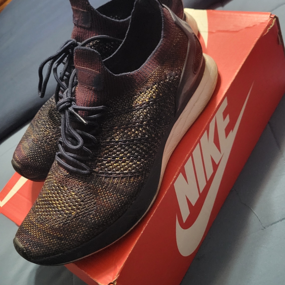 Nike Men's Black and Brown Knit Sneakers